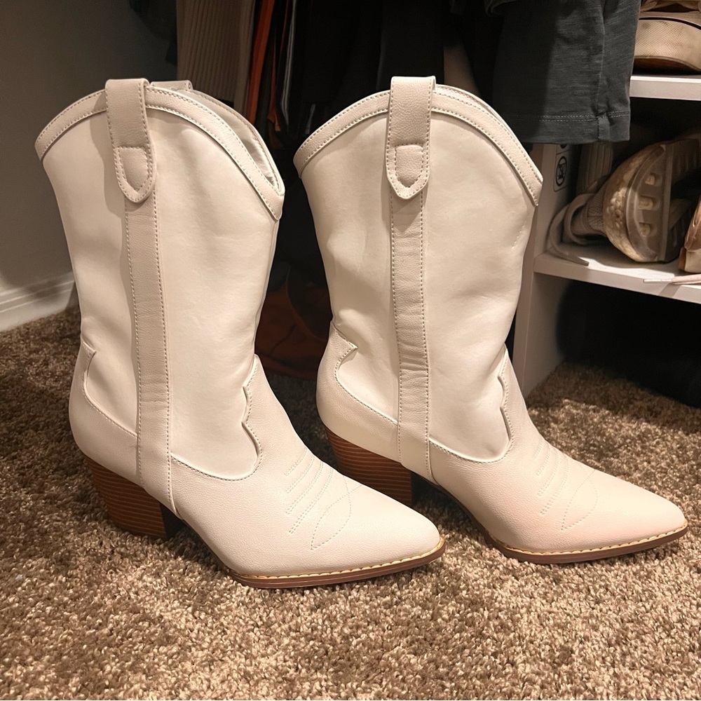 Two tone white cowboy boots